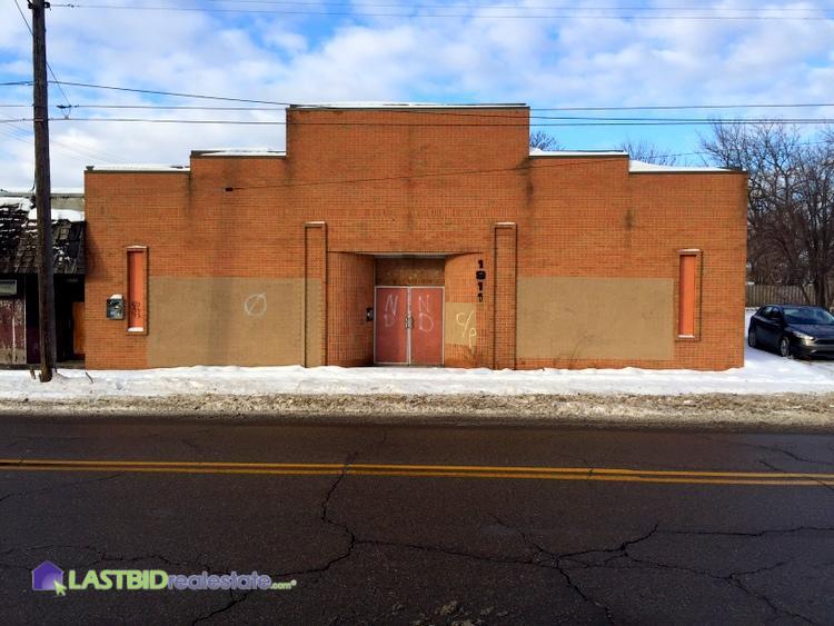 Absolute Auction: Commercial Building on 2 Lots