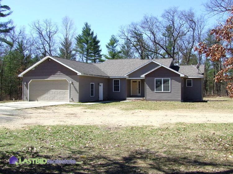 PRICE DROP! Traditional Listing: 3 Bedroom Home & 20 Acres in Newaygo, Michigan