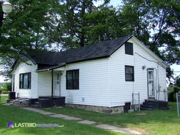 2 Bedroom Farmhouse with Garage, Pole Building, and 26 Acres