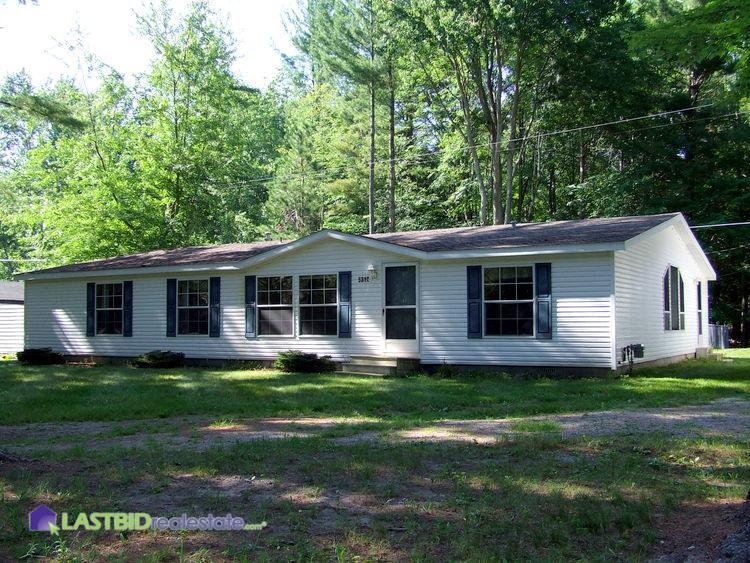 4 Bedroom Manufactured Home and Detached Garage