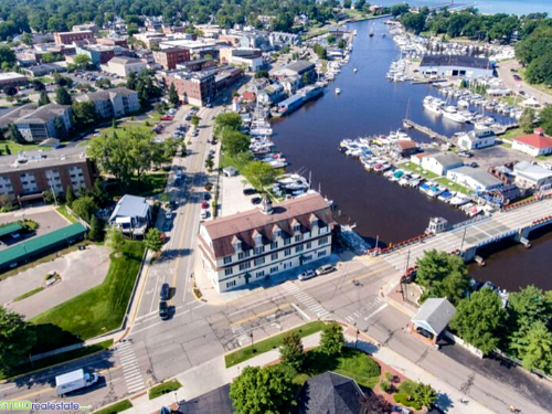 Condo in South Haven for Auction